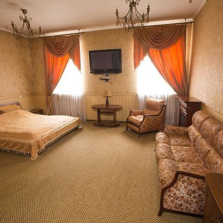Magnat Lux Hotel TTchernivtsi Extérieur photo