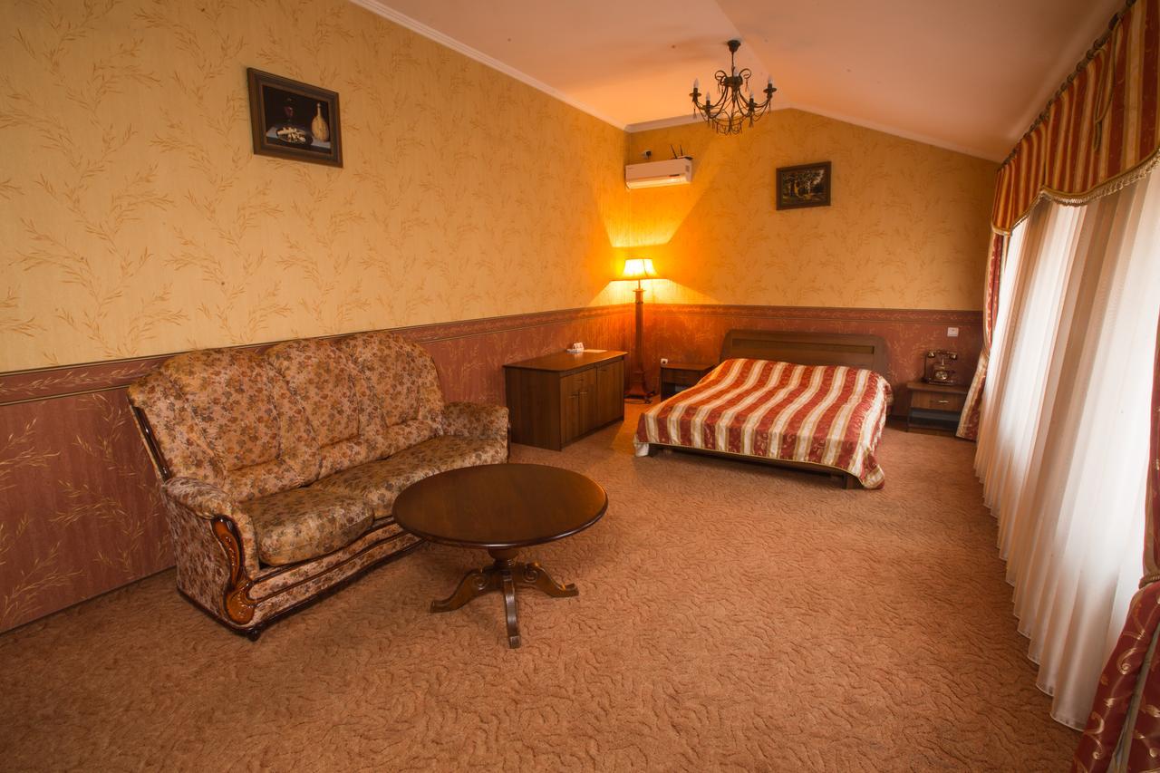 Magnat Lux Hotel TTchernivtsi Extérieur photo