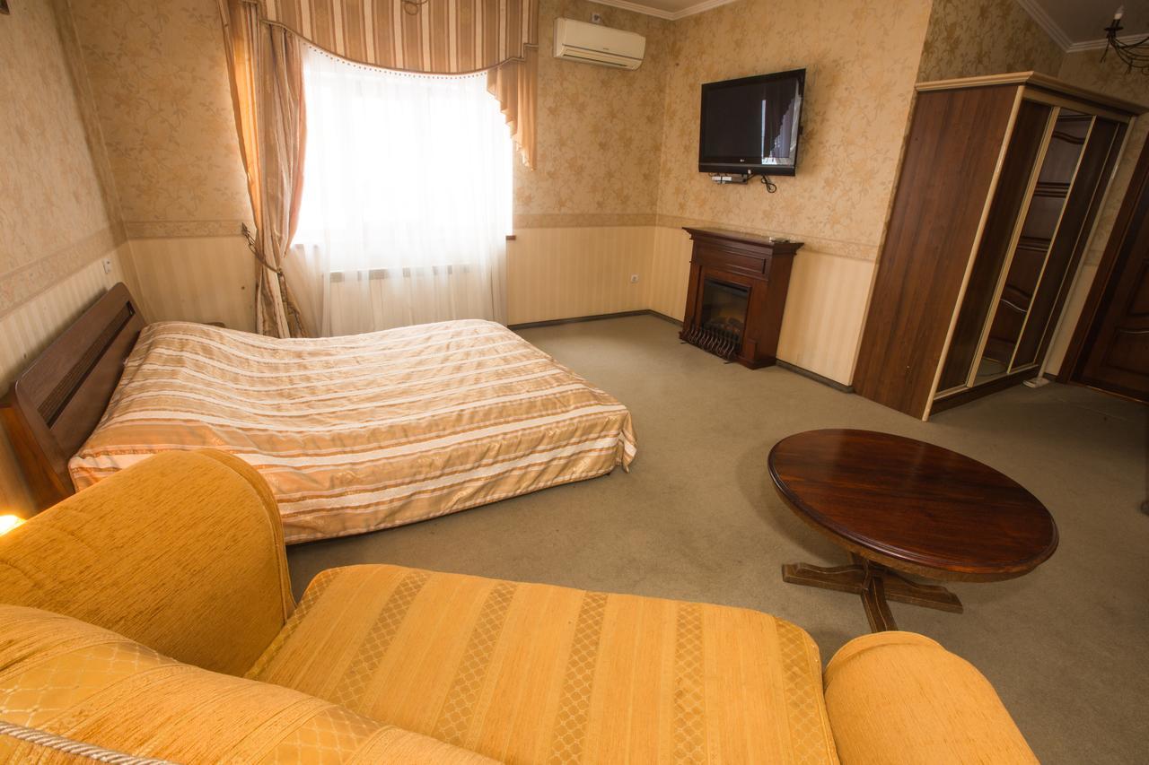 Magnat Lux Hotel TTchernivtsi Extérieur photo
